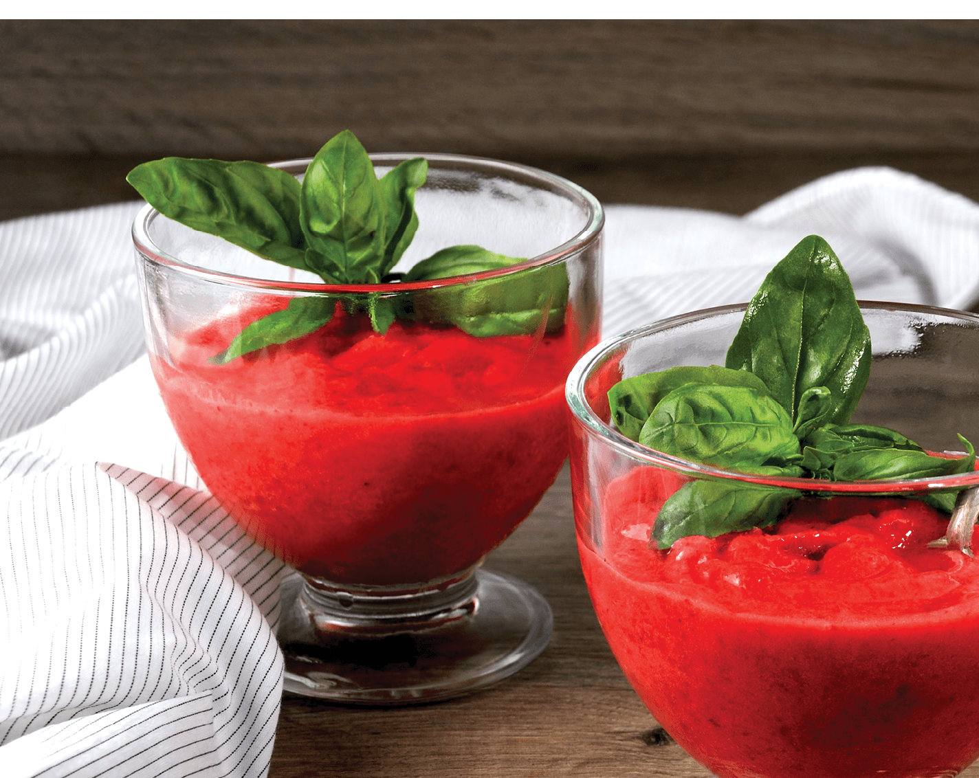 Summer strawberry smoothies with basil, Lime and honey, Healthy and refreshing recipe. A delicious alternative to dessert