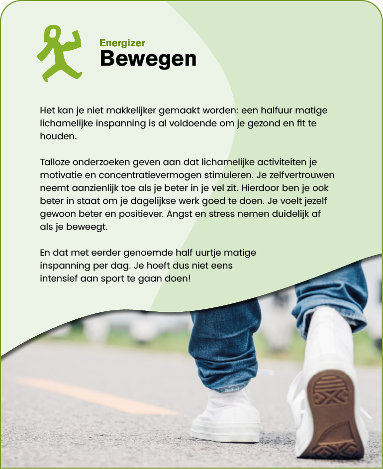 A person wearing jeans and white sneakers is walking on a paved path with a green and white text box above explaining the health benefits of moderate physical activity in Dutch. Description generated by AI