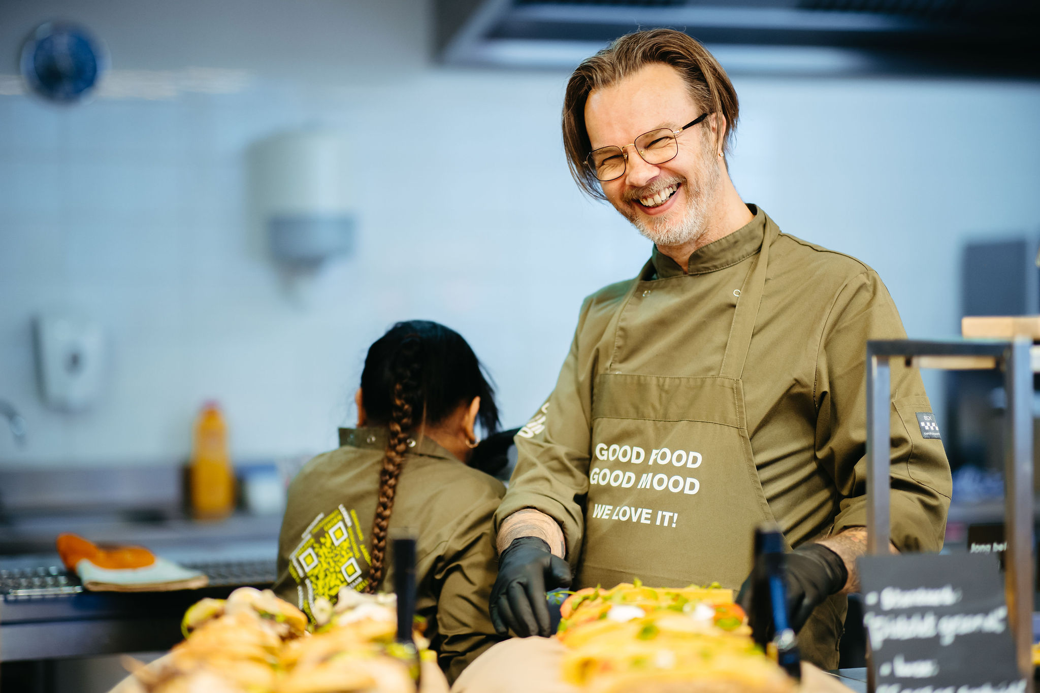 vitale cateringmedewerkers die met passie werken