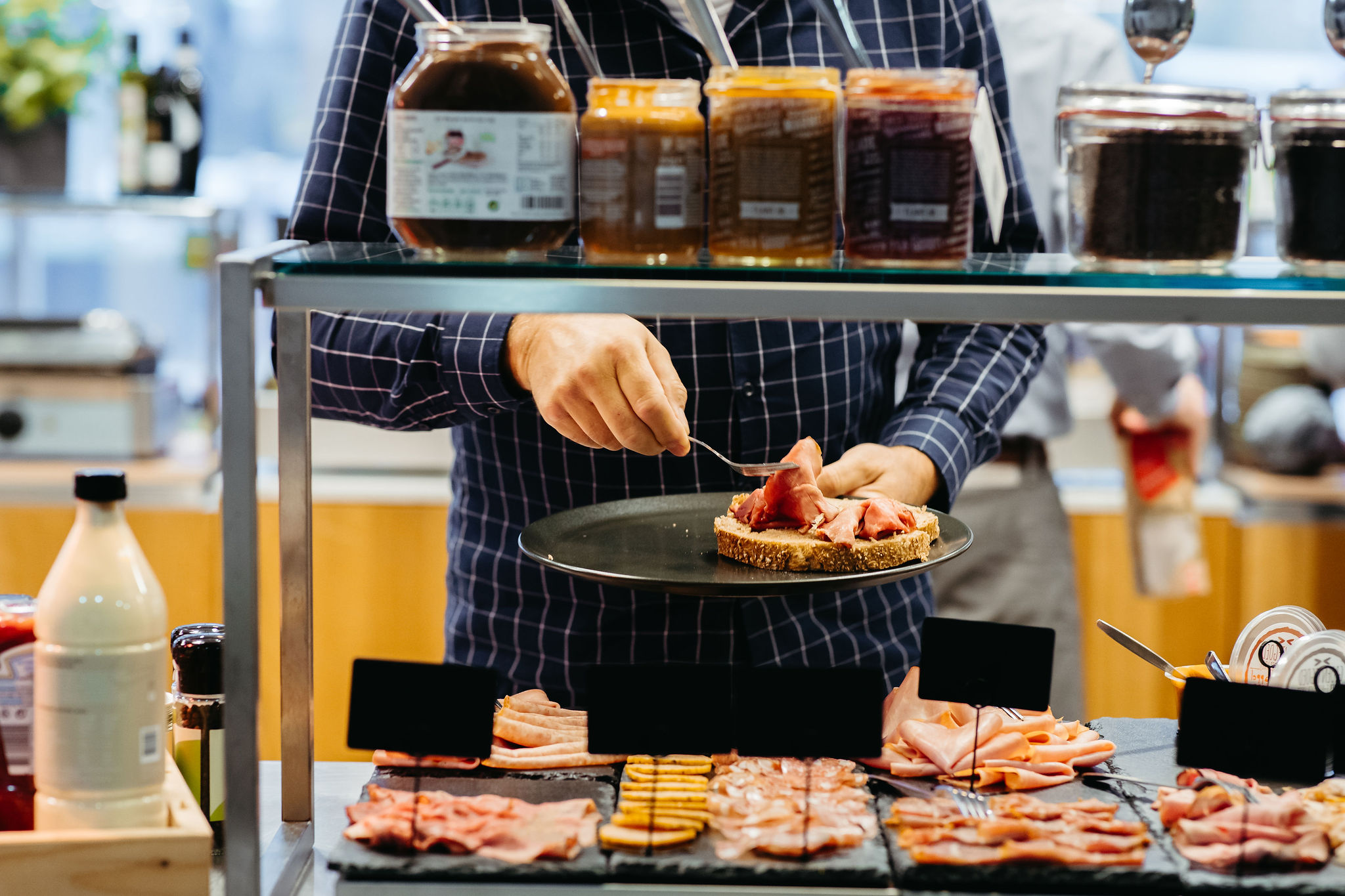 Binnen bedrijfscatering Nederland is een gezonde bedrijfslunch met verse ingrediënten onderdeel van een vitale werkcultuur
