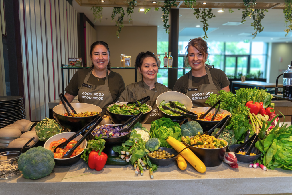 gezonde bedrijfscatering zorgt voor variatie en hydratatie voor de dagelijkse lunch