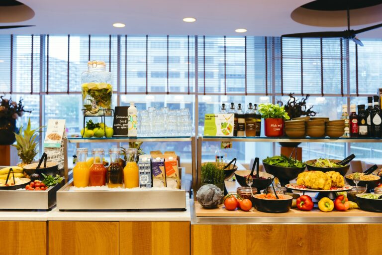 Bedrijfslunch vs zelf lunch meenemen: wat werkt beter?