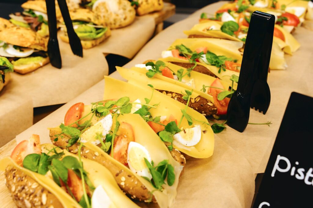 Bedrijfslunch vs zelf lunch meenemen: wat werkt beter?